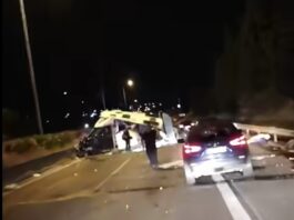 Χαλκιδική: Αυτοκινούμενο τροχόσπιτο άνοιξε στα δύο – Δύο τραυματίες στο νοσοκομείο, βίντεο