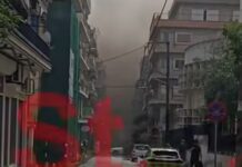ΤΩΡΑ – Θεσσαλονίκη: Πυρκαγιά σε συνεργείο αυτοκινήτων – Πυκνοί καπνοί και έντονη δυσοσμία, βίντεο