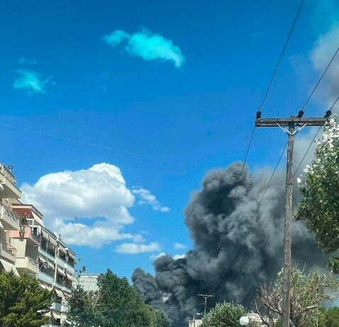 Συναγερμός στη Θεσσαλονίκη: Μεγάλη φωτιά στο Καλοχώρι – Ορατός από παντού ο πυκνός μαύρος καπνός