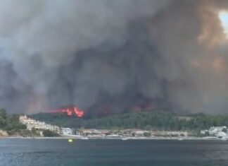 Μαίνεται ανεξέλεγκτη η μεγάλη πυρκαγιά στη Σίβηρη Χαλκιδικής – Μπαράζ μηνυμάτων από το 112 και εκκενώσεις