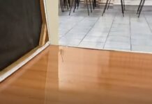 Αναβολή στο Δημοτικό Συμβούλιο Ωραιοκάστρου: Μπήκαν νερά από την οροφή στην αίθουσα συνεδριάσεων