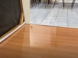 Αναβολή στο Δημοτικό Συμβούλιο Ωραιοκάστρου: Μπήκαν νερά από την οροφή στην αίθουσα συνεδριάσεων
